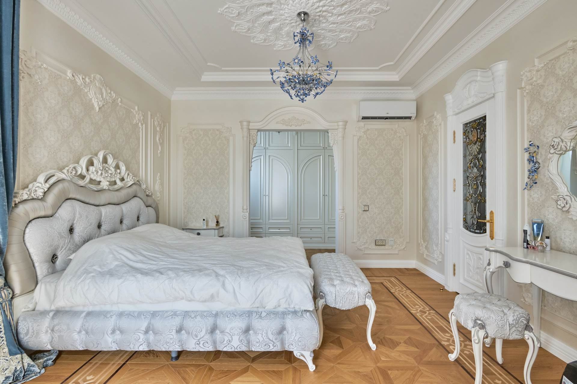 Bedroom design in classic style