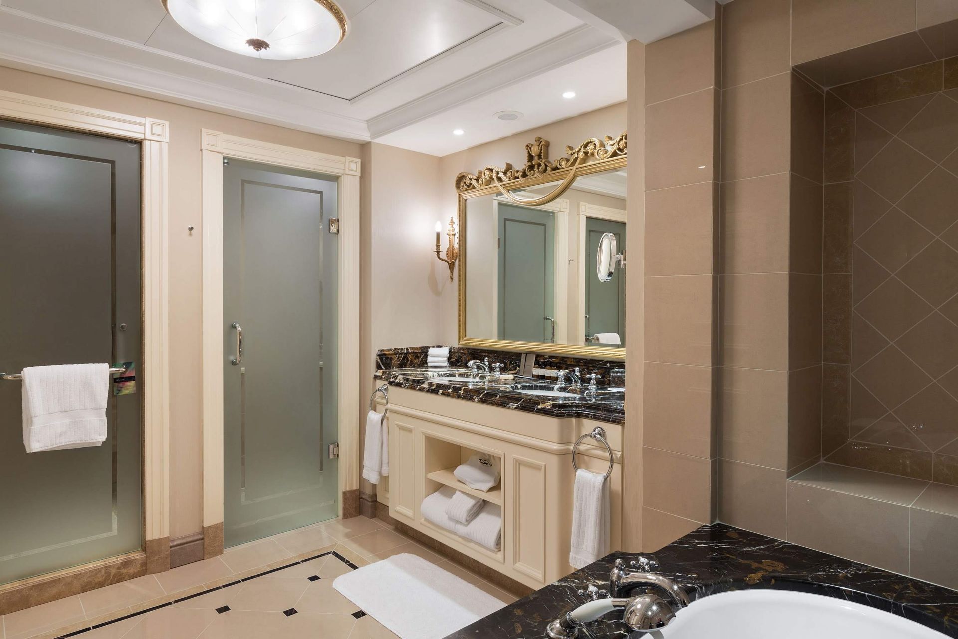 Bathroom in the Fairmont Grand Hotel
