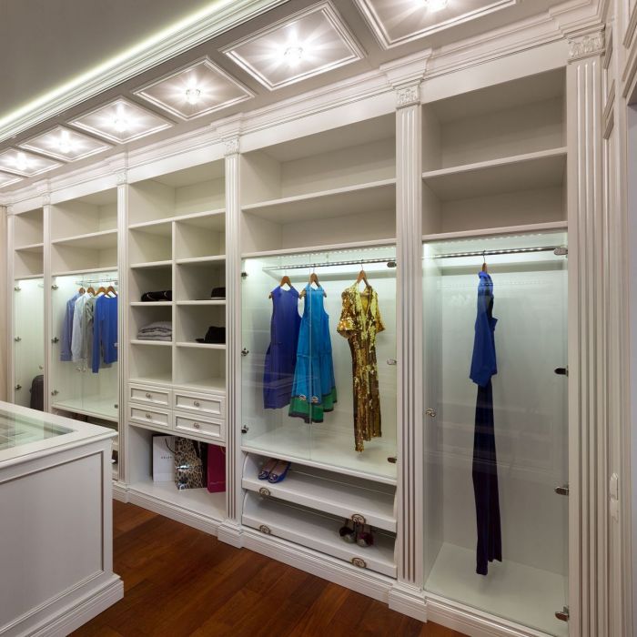 Classical-style dressing room